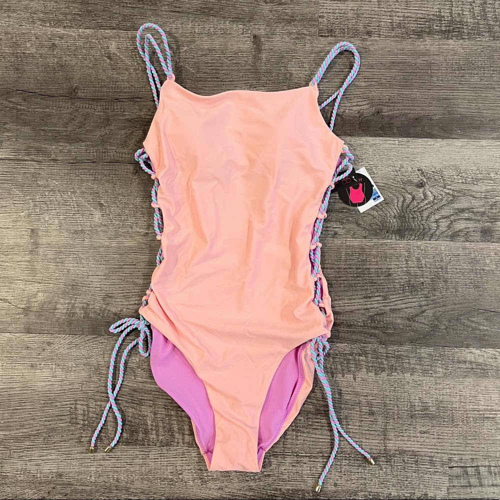 One piece swim suit